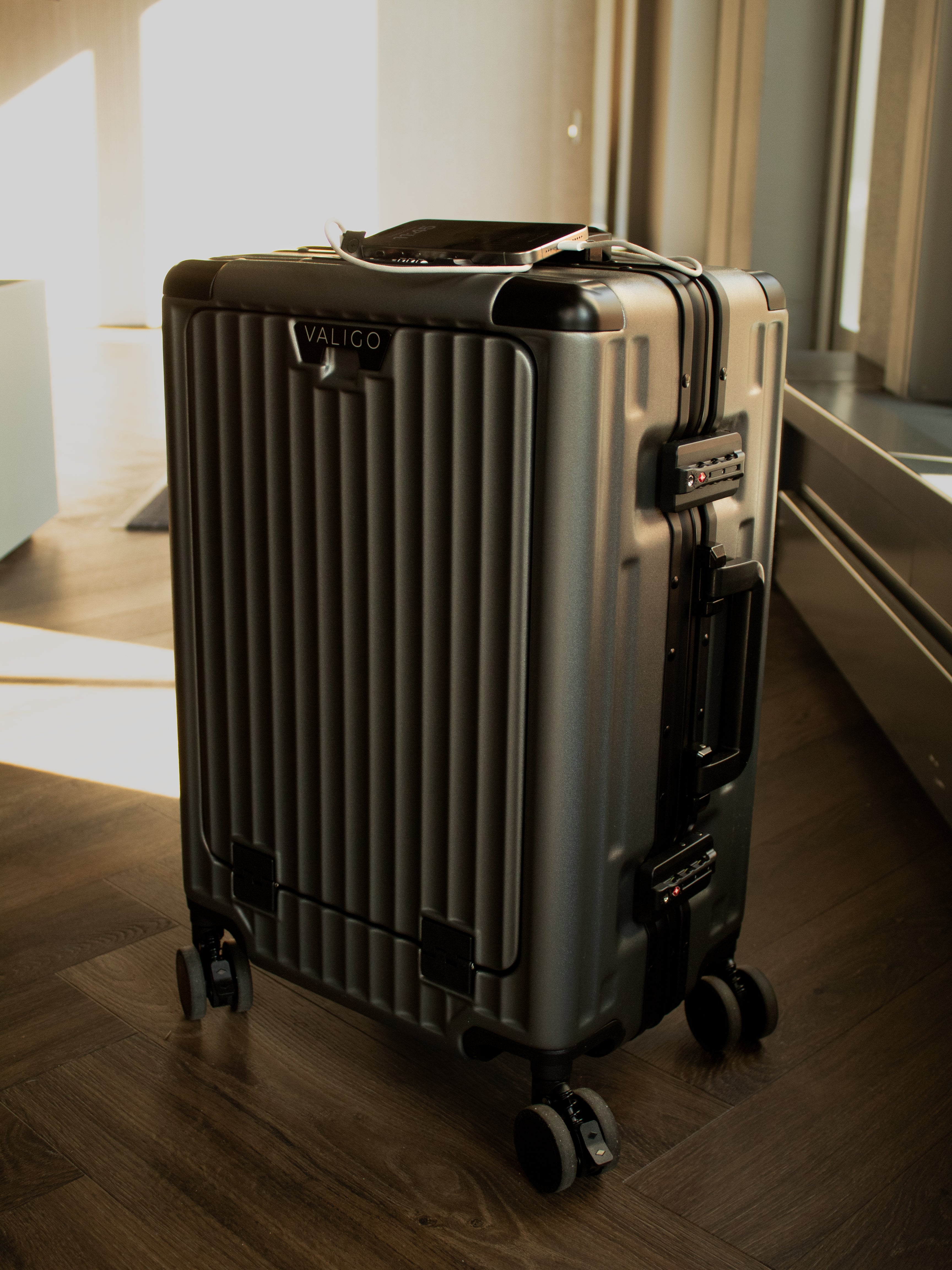 PRIME USB CHARGER SUITCASE | GRAY