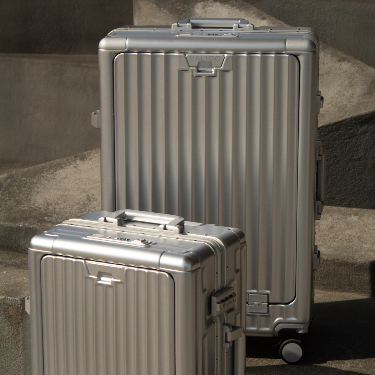 PRIME USB CHARGER SUITCASE | SILVER